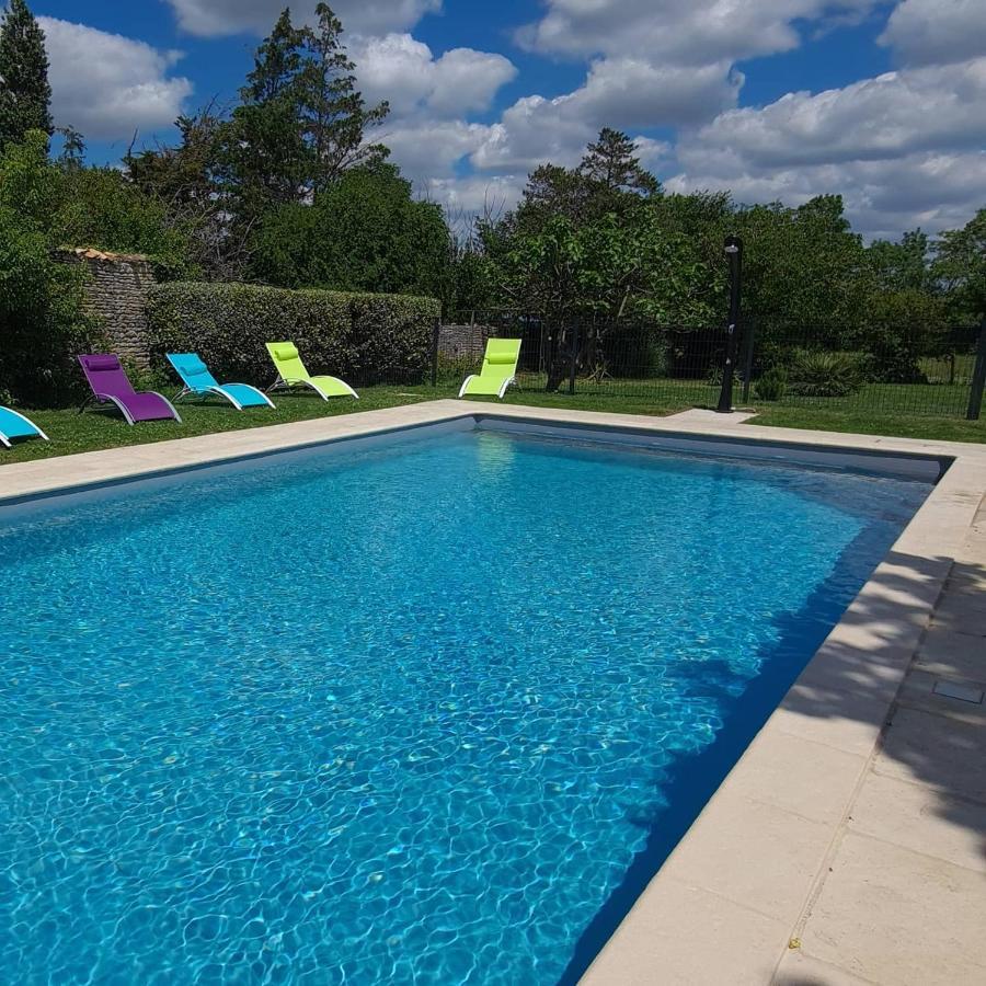 L'Enclos Bleu, Gite - Marais Poitevin Avec Piscine Chauffee Chaille-Les-Marais ภายนอก รูปภาพ