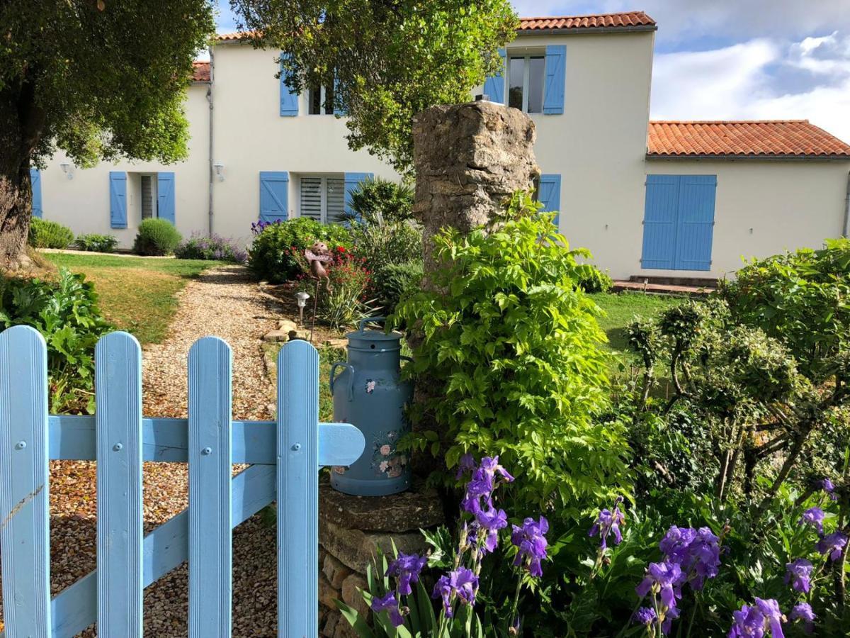 L'Enclos Bleu, Gite - Marais Poitevin Avec Piscine Chauffee Chaille-Les-Marais ภายนอก รูปภาพ