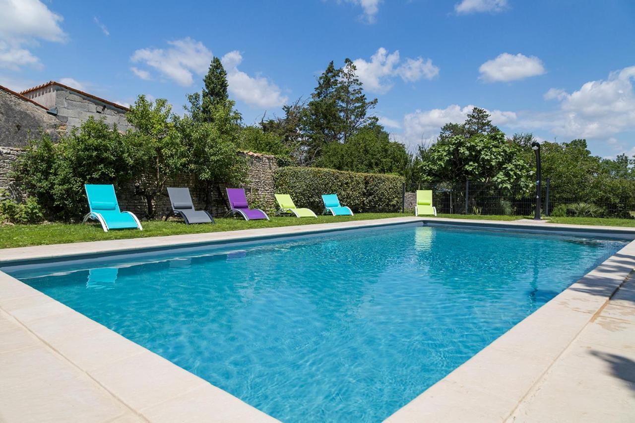 L'Enclos Bleu, Gite - Marais Poitevin Avec Piscine Chauffee Chaille-Les-Marais ภายนอก รูปภาพ