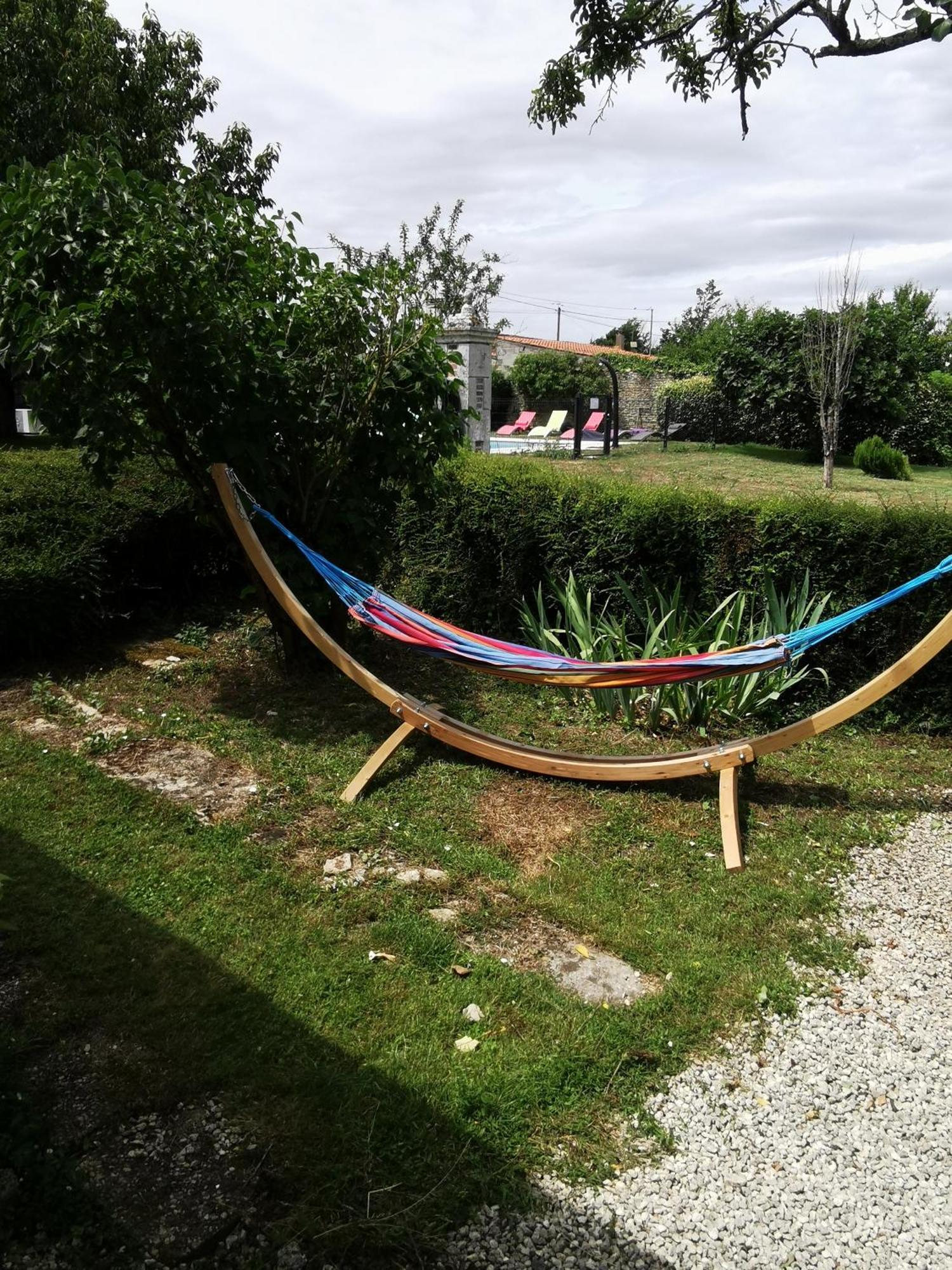 L'Enclos Bleu, Gite - Marais Poitevin Avec Piscine Chauffee Chaille-Les-Marais ภายนอก รูปภาพ