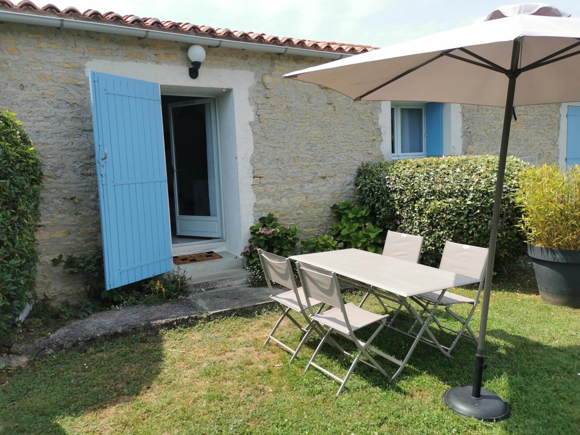 L'Enclos Bleu, Gite - Marais Poitevin Avec Piscine Chauffee Chaille-Les-Marais ภายนอก รูปภาพ