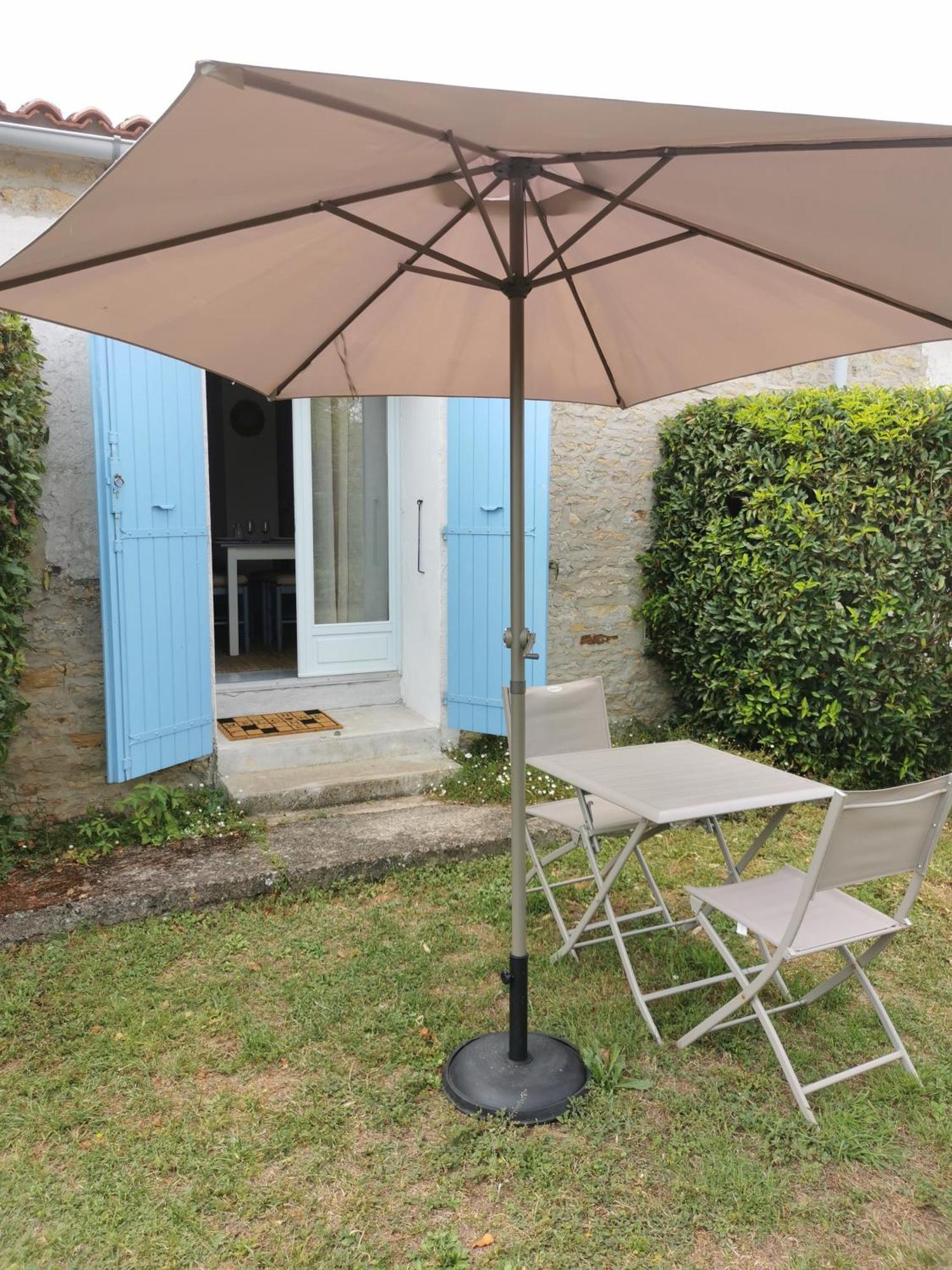 L'Enclos Bleu, Gite - Marais Poitevin Avec Piscine Chauffee Chaille-Les-Marais ภายนอก รูปภาพ