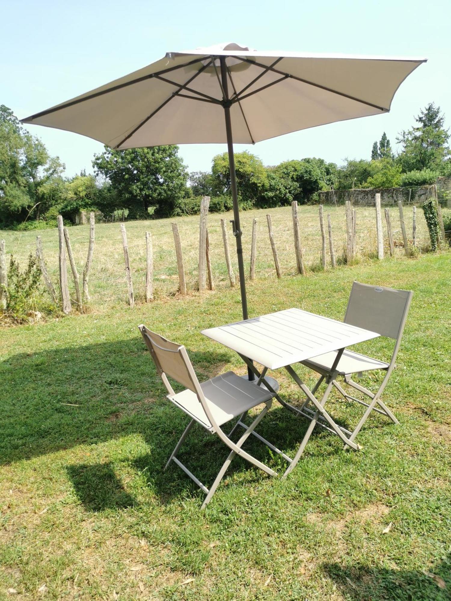 L'Enclos Bleu, Gite - Marais Poitevin Avec Piscine Chauffee Chaille-Les-Marais ภายนอก รูปภาพ