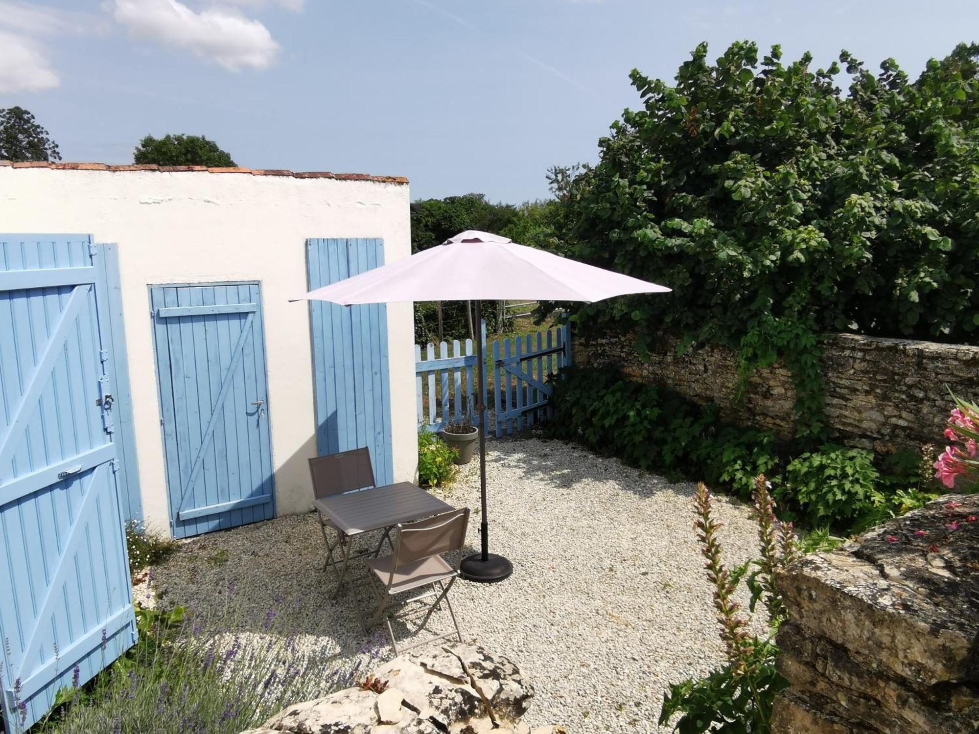 L'Enclos Bleu, Gite - Marais Poitevin Avec Piscine Chauffee Chaille-Les-Marais ภายนอก รูปภาพ